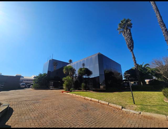 1,820M² WAREHOUSE TO LET IN ISANDO